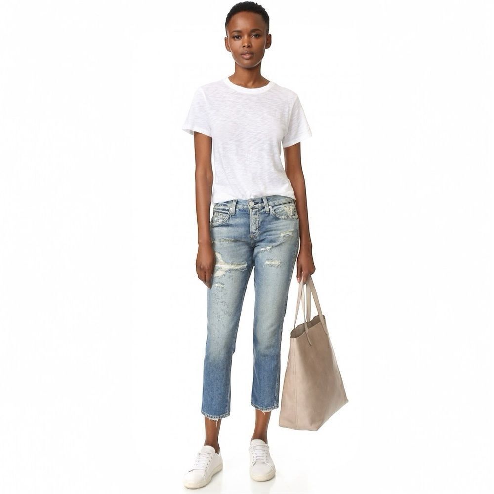 REVOLVE AMO TOMBOY CROP SIZE 27. SUPER SOFT. GREAT SPRING SUMMER JEAN.